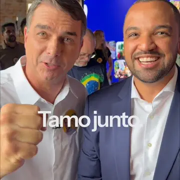 Publicação de Hugo Prado sobre Flávio Bolsonaro em 17/10/2026