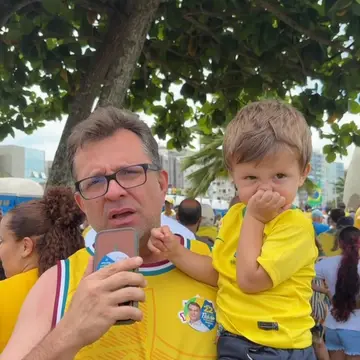 Publicação de Fabinho Antonucci sobre Flávio Bolsonaro em 17/10/2026
