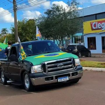 Publicação de Eliane Fanton sobre Flávio Bolsonaro em 17/10/2026