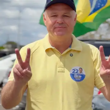 Publicação de Dr Gustavo sobre Flávio Bolsonaro em 17/10/2026