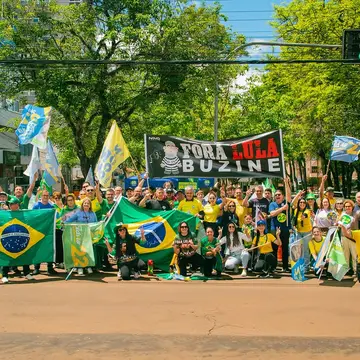 Publicação de Nivio Braz sobre Flávio Bolsonaro em 17/10/2026