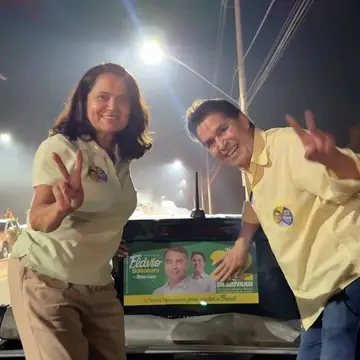 Publicação de Dr Giovanni sobre Flávio Bolsonaro em 17/10/2026