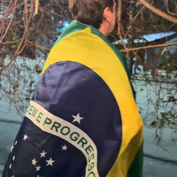Publicação de Edsom Bagetti sobre Flávio Bolsonaro em 17/10/2026