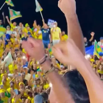 Publicação de Wagner Costa sobre Flávio Bolsonaro em 17/10/2026
