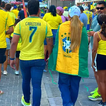 Publicação de Dra Monalisa sobre Flávio Bolsonaro em 17/10/2026