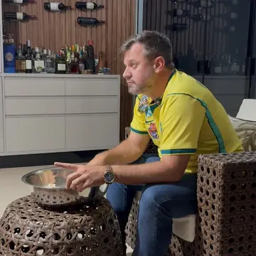 Publicação de Paulo Trabalho sobre Flávio Bolsonaro em 17/10/2026