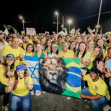 Publicação de Del sobre Flávio Bolsonaro em 17/10/2026