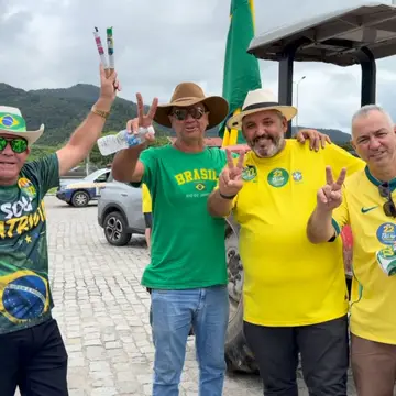 Publicação de Rodrigo Medeiros sobre Flávio Bolsonaro em 18/10/2026