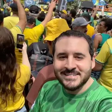 Publicação de Lucas Sanches sobre Flávio Bolsonaro em 18/10/2026