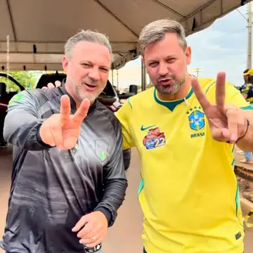 Publicação de Jaco Rotta sobre Flávio Bolsonaro em 18/10/2026