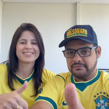 Publicação de Gil Martins sobre Flávio Bolsonaro em 18/10/2026
