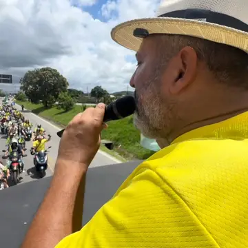 Publicação de Rodrigo Medeiros sobre Flávio Bolsonaro em 18/10/2026