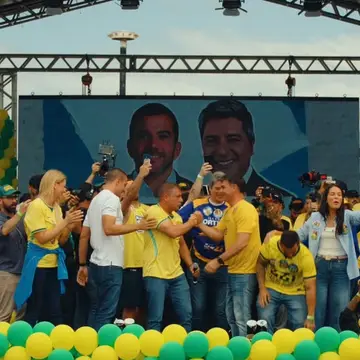 Publicação de Dr Serginho sobre Flávio Bolsonaro em 18/10/2026