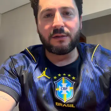 Publicação de Bruno Santa Rosa sobre Flávio Bolsonaro em 18/10/2026