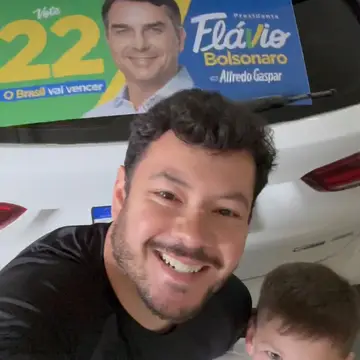 Publicação de Diego Francisco sobre Flávio Bolsonaro em 18/10/2026