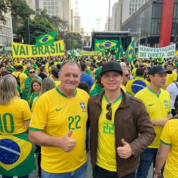 Publicação de Hector Alvares sobre Flávio Bolsonaro em 18/10/2026