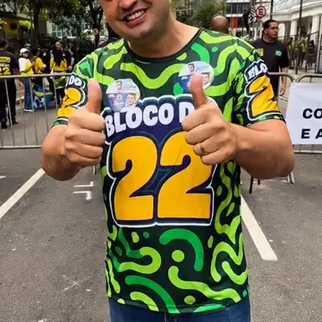 Publicação de Netinho Reis sobre Flávio Bolsonaro em 18/10/2026