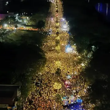 Publicação de Laura Rosa sobre Flávio Bolsonaro em 18/10/2026