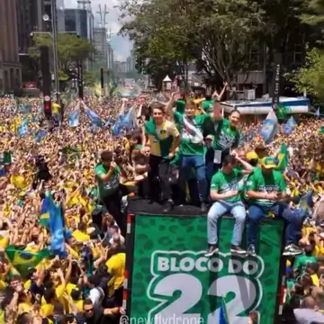 Publicação de Furlani sobre Flávio Bolsonaro em 18/10/2026