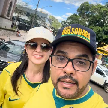 Publicação de Gil Martins sobre Flávio Bolsonaro em 18/10/2026