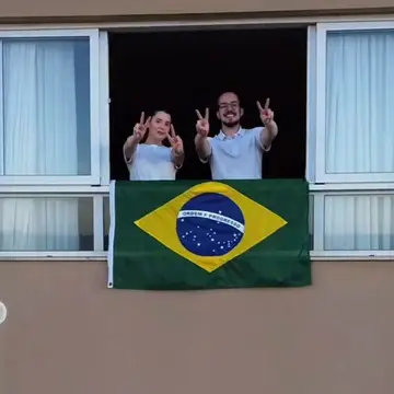 Publicação de Vinicius Ventura sobre Flávio Bolsonaro em 18/10/2026
