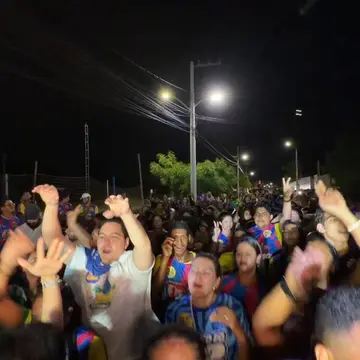 Publicação de Jussara Sales sobre Flávio Bolsonaro em 18/10/2026