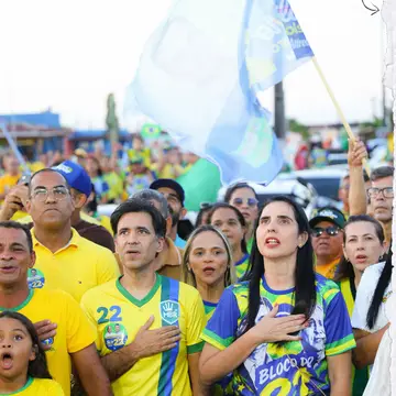 Publicação de Pauline Pereira sobre Flávio Bolsonaro em 18/10/2026