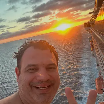 Publicação de Tiago Dalperio sobre Flávio Bolsonaro em 19/10/2026