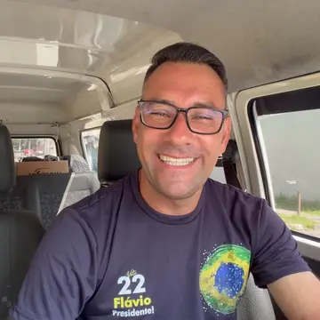 Publicação de Gilmar Lagoinha sobre Flávio Bolsonaro em 19/10/2026