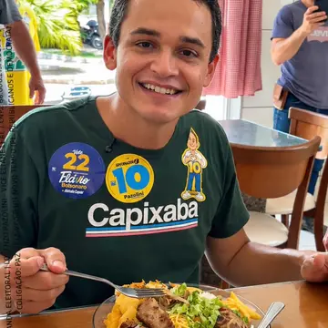 Publicação de Lorenzo Pazolini sobre Flávio Bolsonaro em 19/10/2026