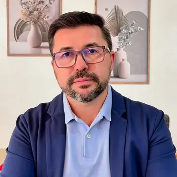 Publicação de Dovaldo sobre Flávio Bolsonaro em 19/10/2026