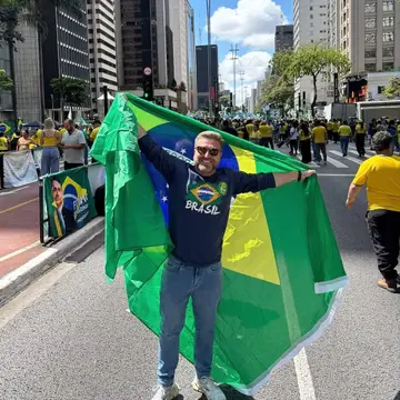 Publicação de Matheus Freitas sobre Flávio Bolsonaro em 19/10/2026