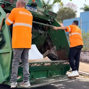 Publicação de Guilherme Gonçalves sobre Flávio Bolsonaro em 19/10/2026