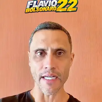 Publicação de Gleidson Azevedo sobre Flávio Bolsonaro em 19/10/2026