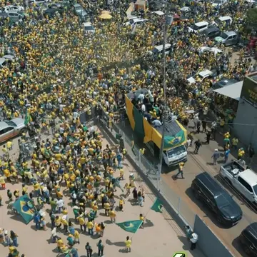 Publicação de Toni Cunha sobre Flávio Bolsonaro em 19/10/2026