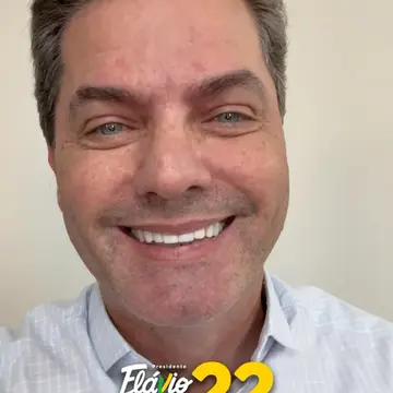 Publicação de Marcos Calderan sobre Flávio Bolsonaro em 19/10/2026