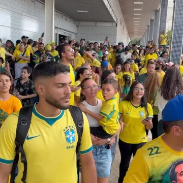 Publicação de Valdir Lemes sobre Flávio Bolsonaro em 19/10/2026