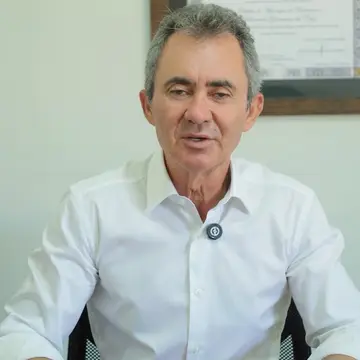 Publicação de Denerval sobre Flávio Bolsonaro em 19/10/2026