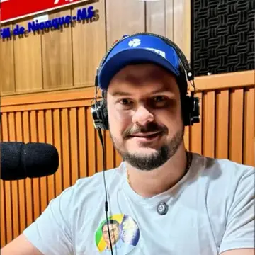 Publicação de André sobre Flávio Bolsonaro em 19/10/2026