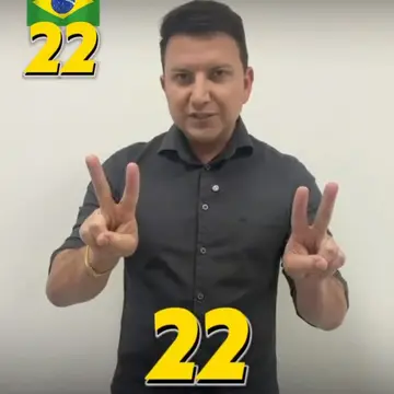 Publicação de Ademar sobre Flávio Bolsonaro em 19/10/2026