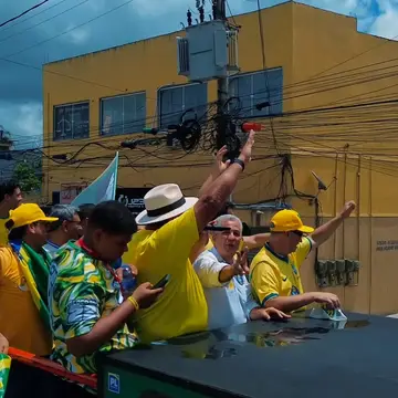 Publicação de Rodrigo Medeiros sobre Flávio Bolsonaro em 19/10/2026