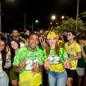 Publicação de Laura Rosa sobre Flávio Bolsonaro em 20/10/2026