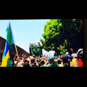 Publicação de Toni Cunha sobre Flávio Bolsonaro em 20/10/2026