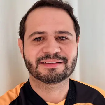 Publicação de Pablo Geovanni sobre Flávio Bolsonaro em 20/10/2026