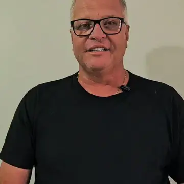 Publicação de Camarão sobre Flávio Bolsonaro em 20/10/2026