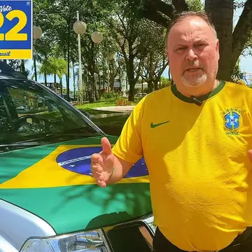 Publicação de Iury Zabolotsky sobre Flávio Bolsonaro em 20/10/2026