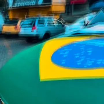 Publicação de Dayane Sovinski sobre Flávio Bolsonaro em 20/10/2026