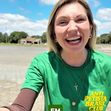 Publicação de Juliana Maciel sobre Flávio Bolsonaro em 20/10/2026