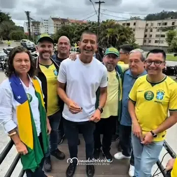 Publicação de Manuela sobre Flávio Bolsonaro em 20/10/2026