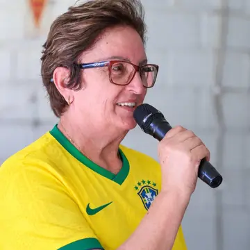 Publicação de Marta Tozetto sobre Flávio Bolsonaro em 20/10/2026